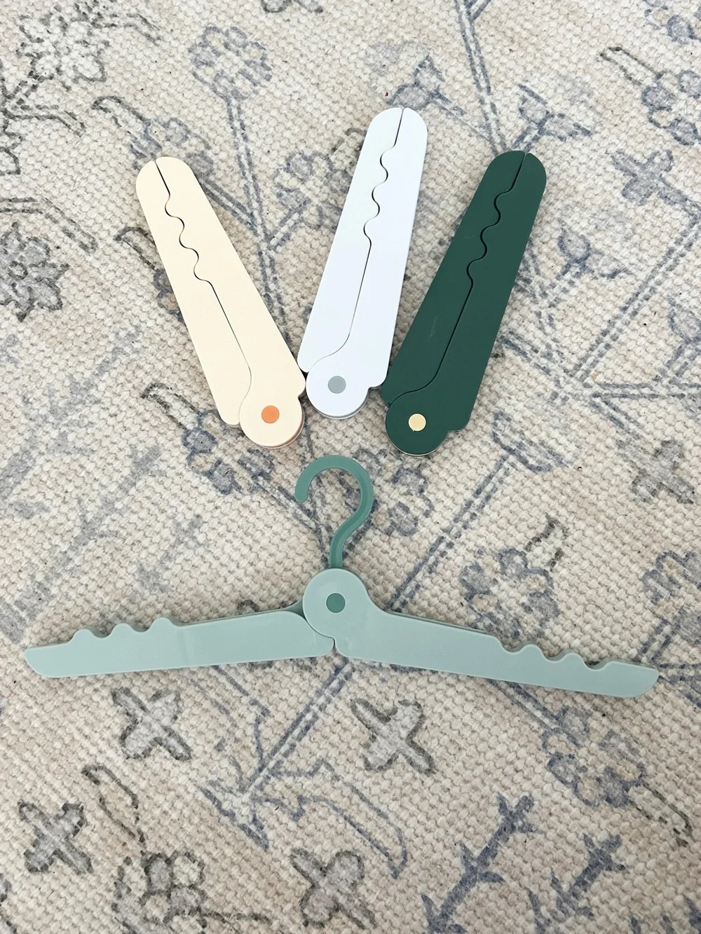 Folding Foldable Travel Clothing Hangers - Set of 4 - New